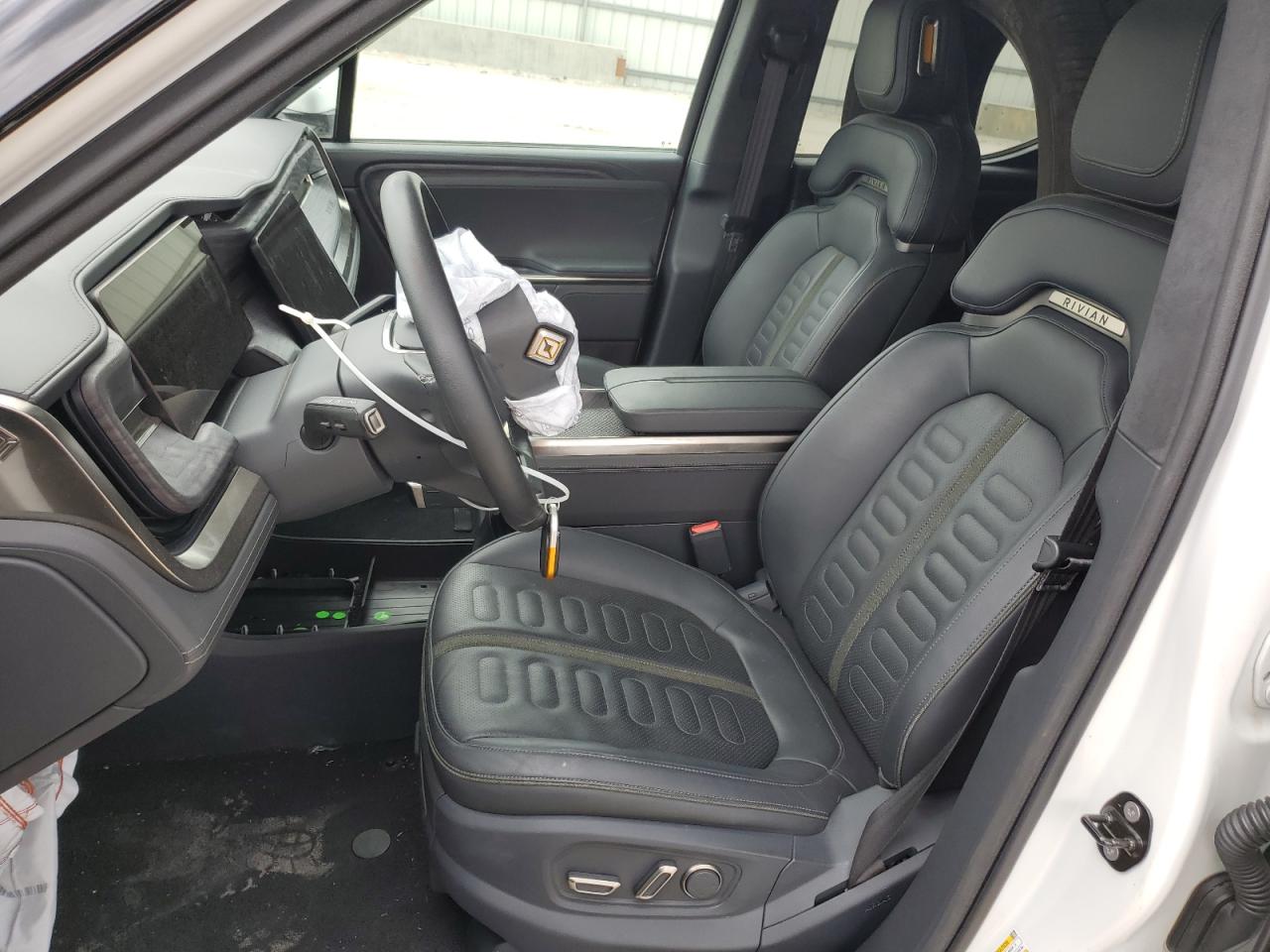 RIVIAN R1T ADVENTURE