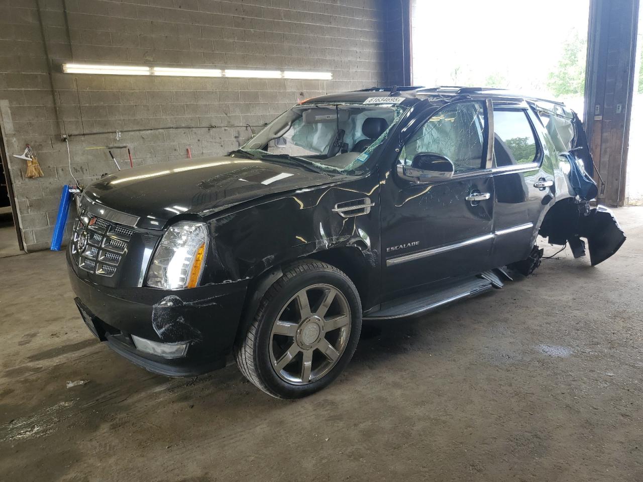 CADILLAC ESCALADE LUXURY