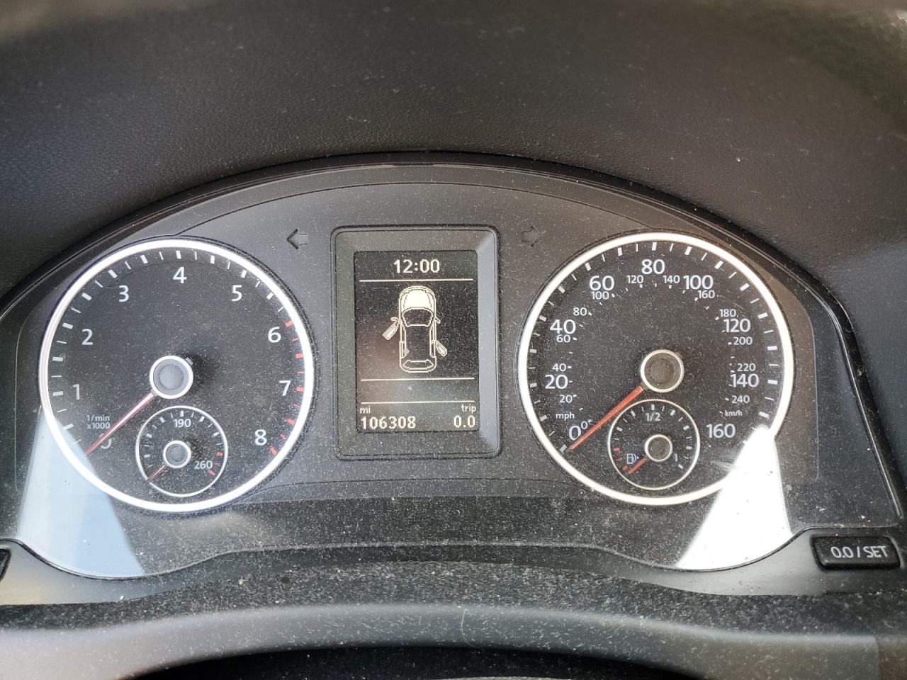 Volkswagen Tiguan s 2016
