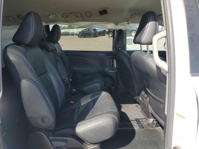2018 TOYOTA SIENNA SE 5TDXZ3DC6JS919526