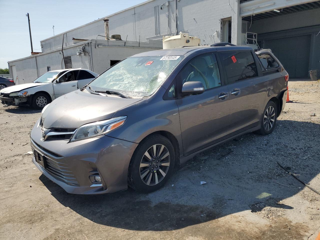 TOYOTA SIENNA XLE