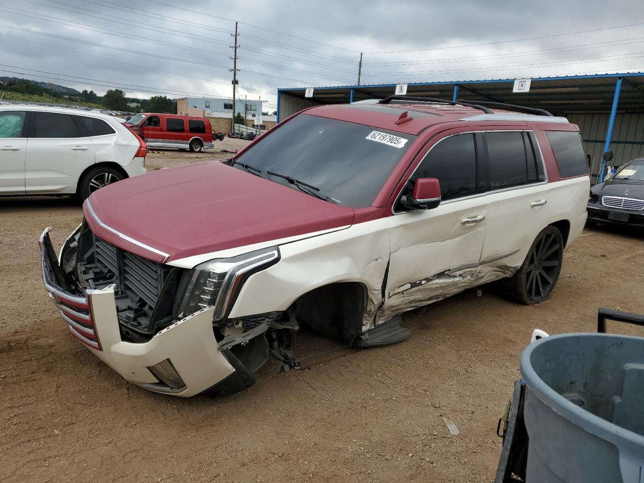 CADILLAC ESCALADE LUXURY