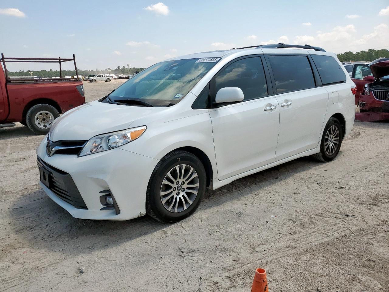 TOYOTA SIENNA XLE