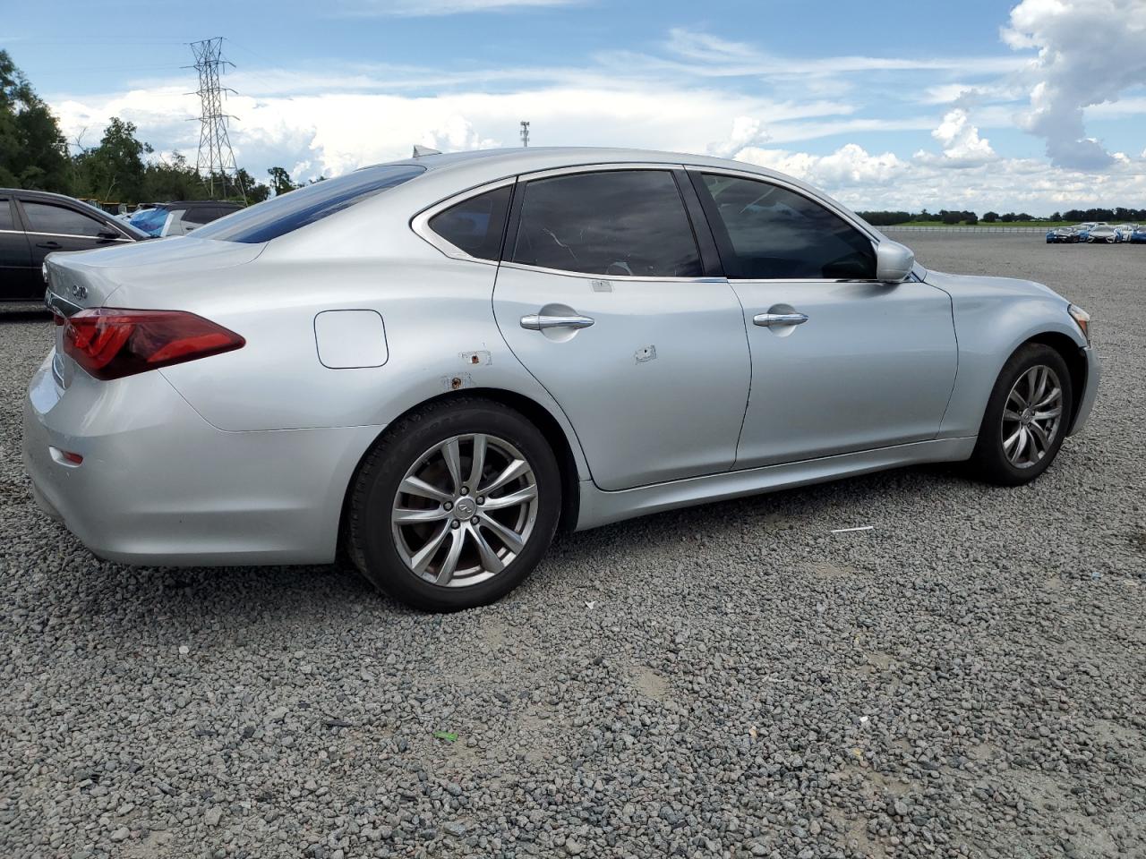 INFINITI Q70 3.7 LUXE