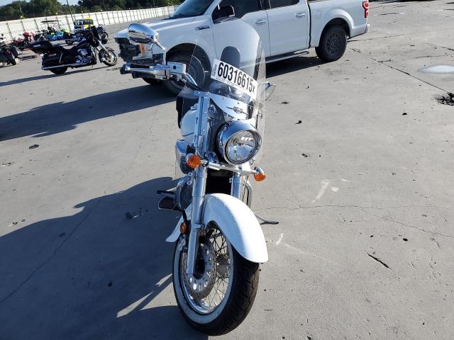 SUZUKI VL800 M 2023 white  gas JS1VS55A4P7100175 photo #3