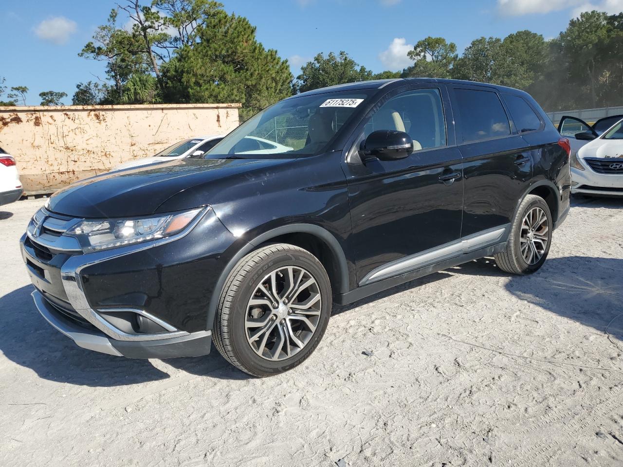 MITSUBISHI OUTLANDER SE