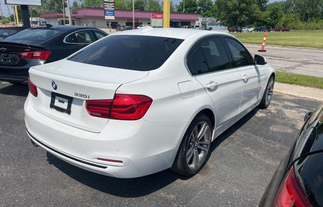 Vin: wba8b9g3xhnu56519, lot: 60126885, bmw 3 series i 20174