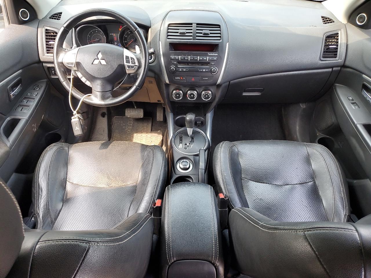 MITSUBISHI OUTLANDER SE