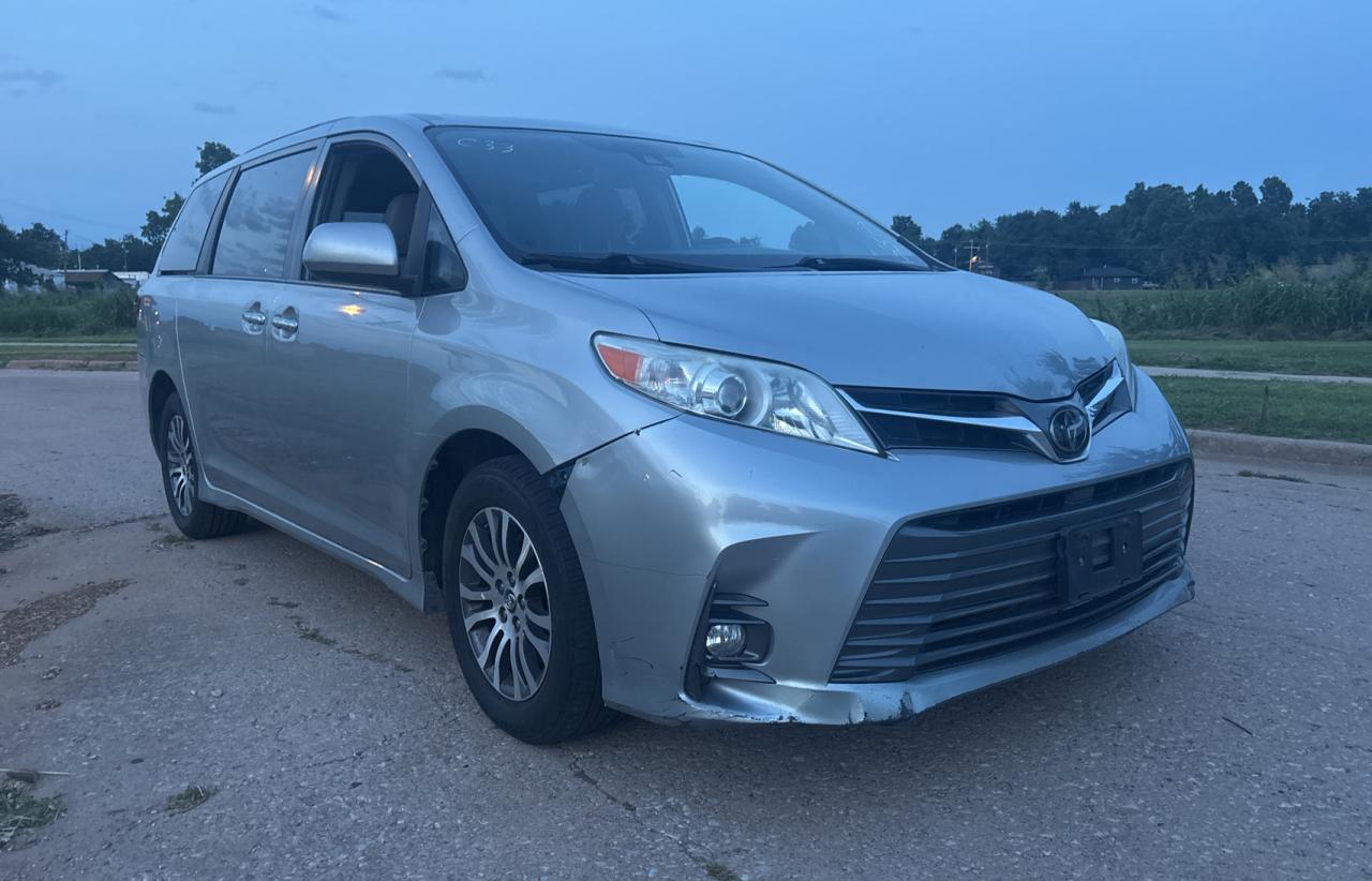 TOYOTA SIENNA XLE