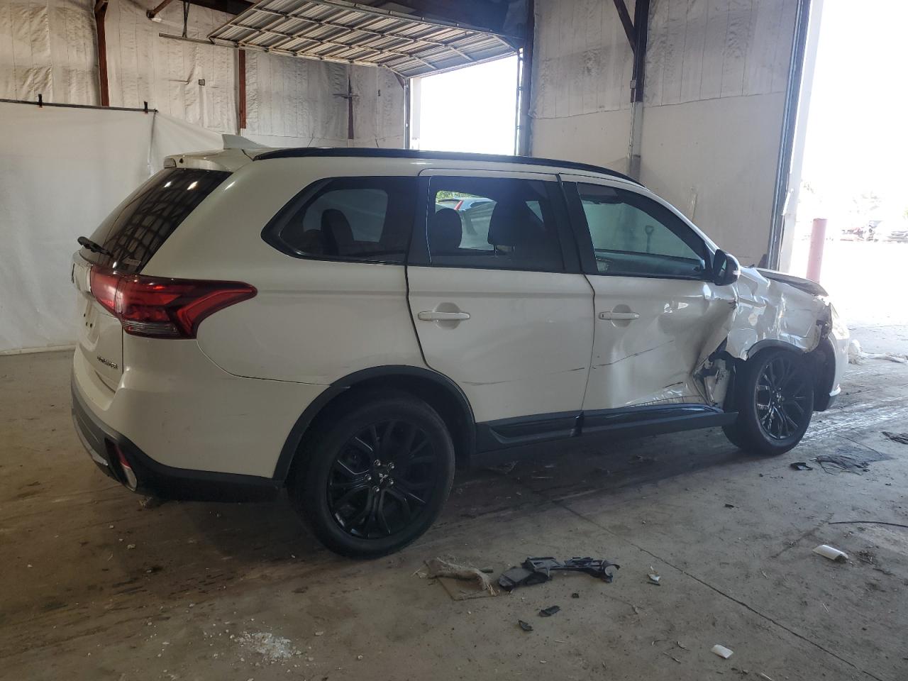 MITSUBISHI OUTLANDER SE
