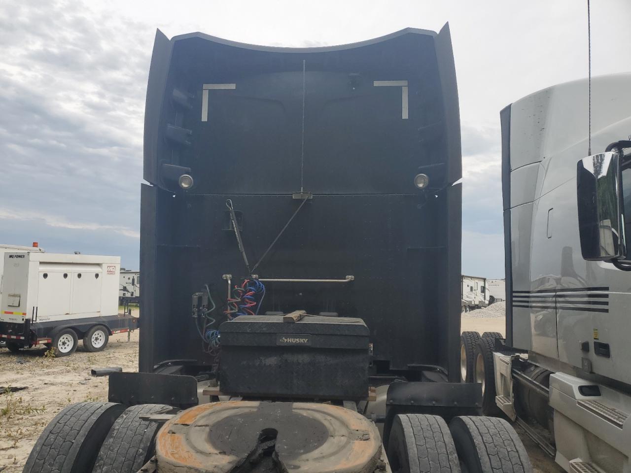 Lot #3291460467 2019 PETERBILT 579