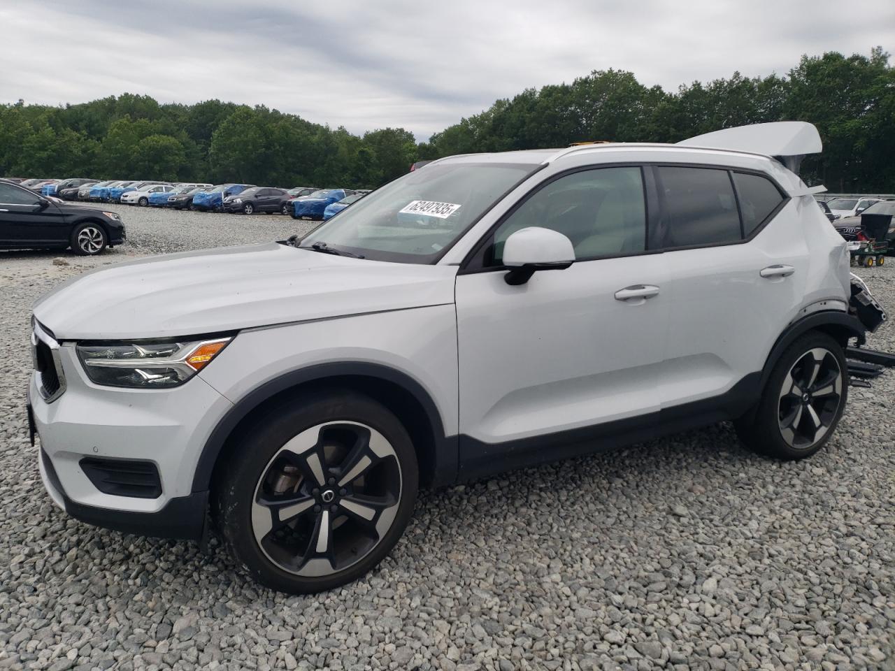 VOLVO XC40 T5 MOMENTUM
