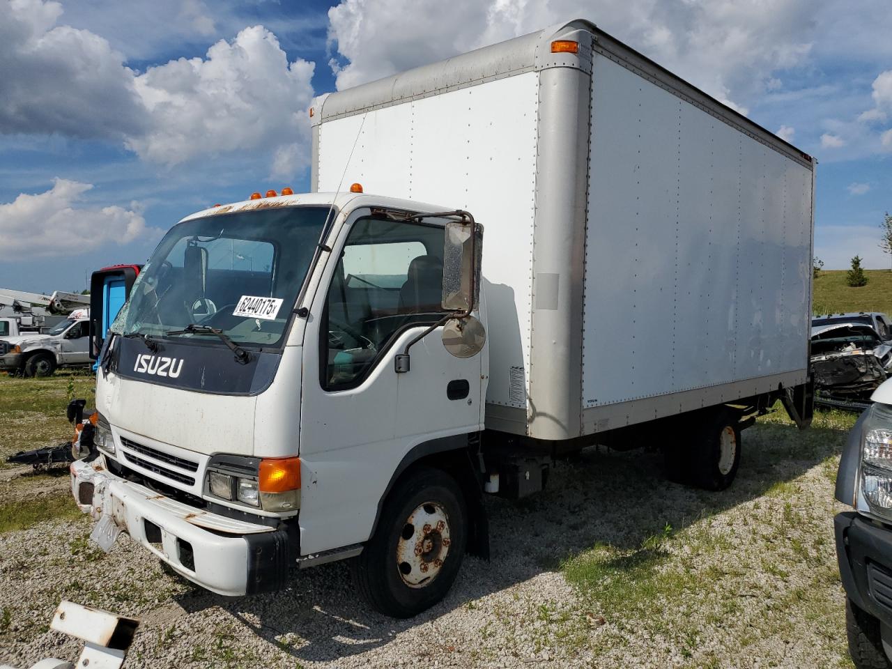 Lot #3274167280 2004 ISUZU NPR