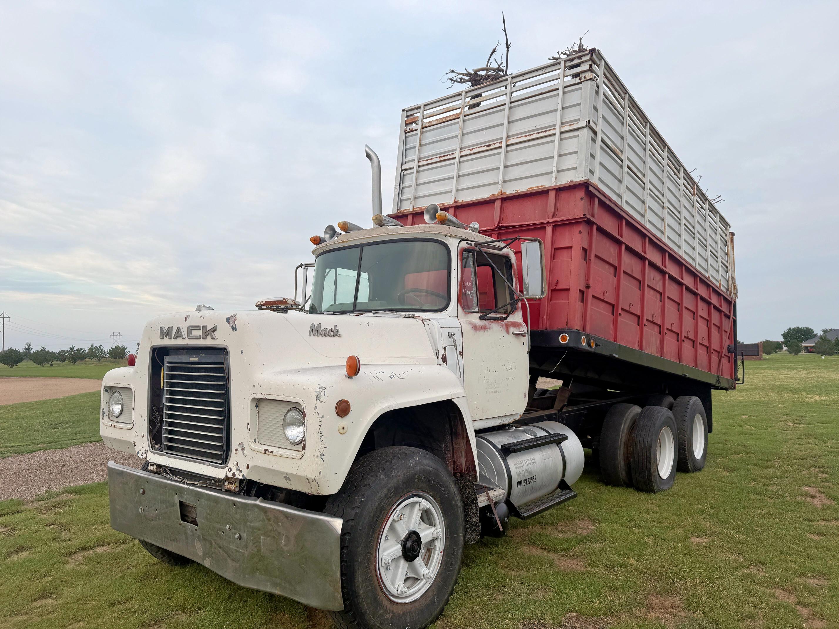 MACK R685 1974 white   RS685LST23552 photo #3