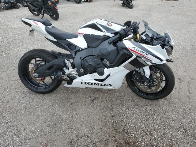 HONDA CBR1000 RR 2025 white  gas JH2SC7715SK800282 photo #1