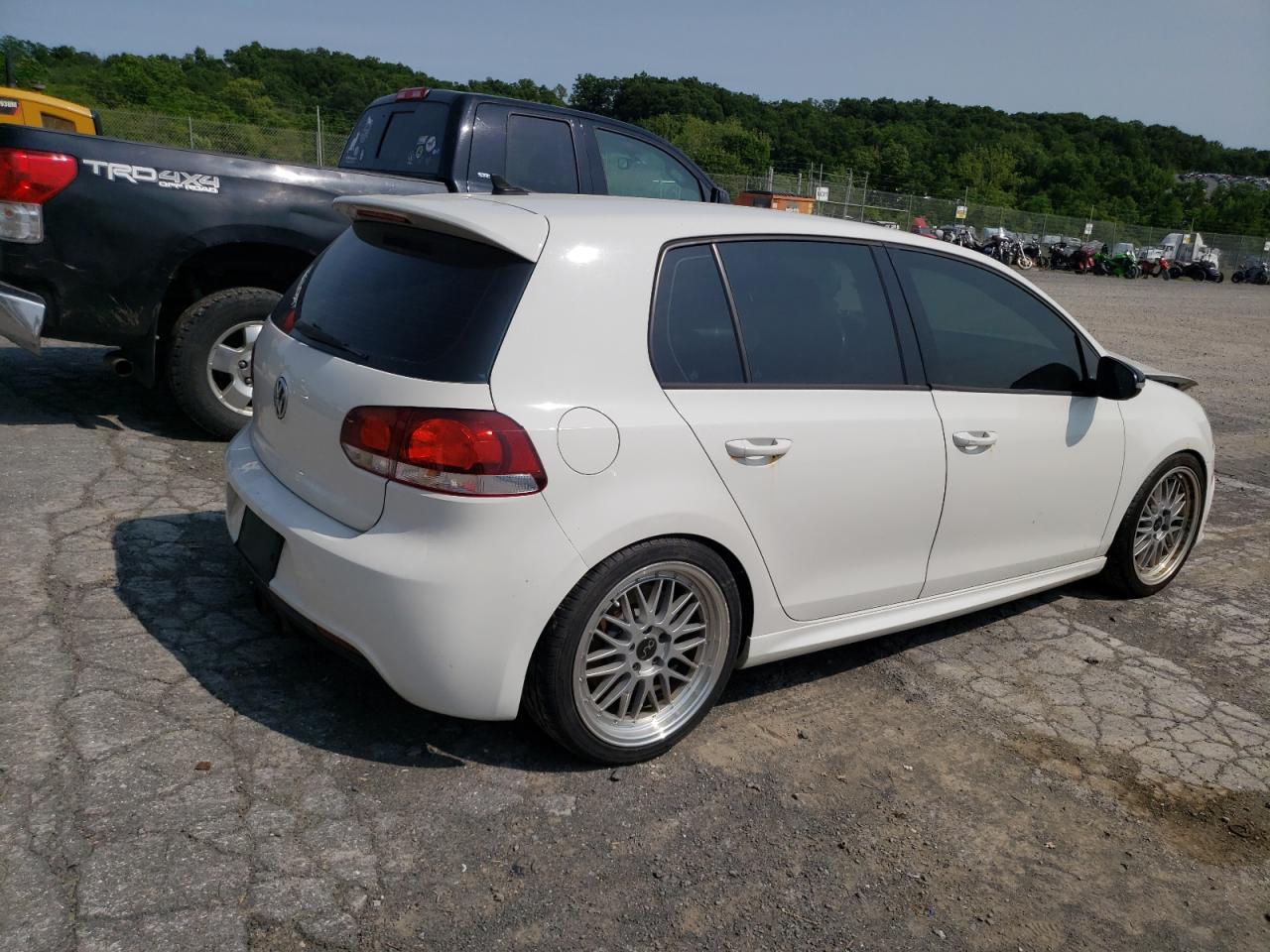 VOLKSWAGEN GOLF R