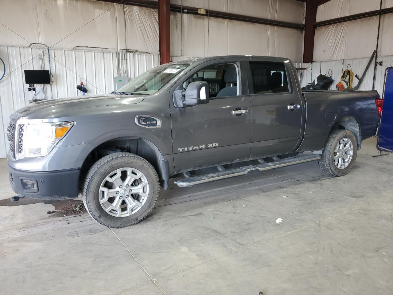 NISSAN TITAN SL