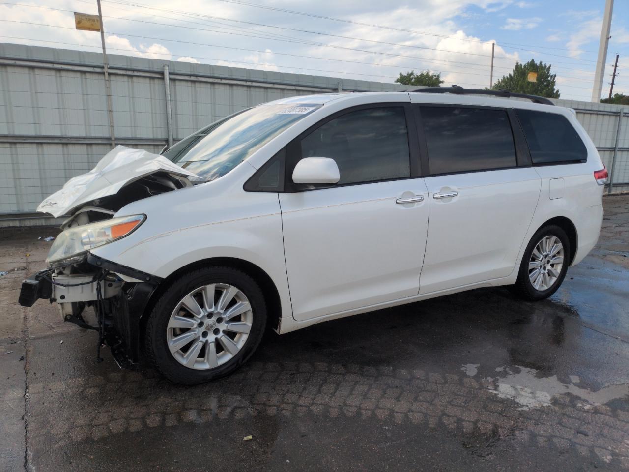 TOYOTA SIENNA XLE