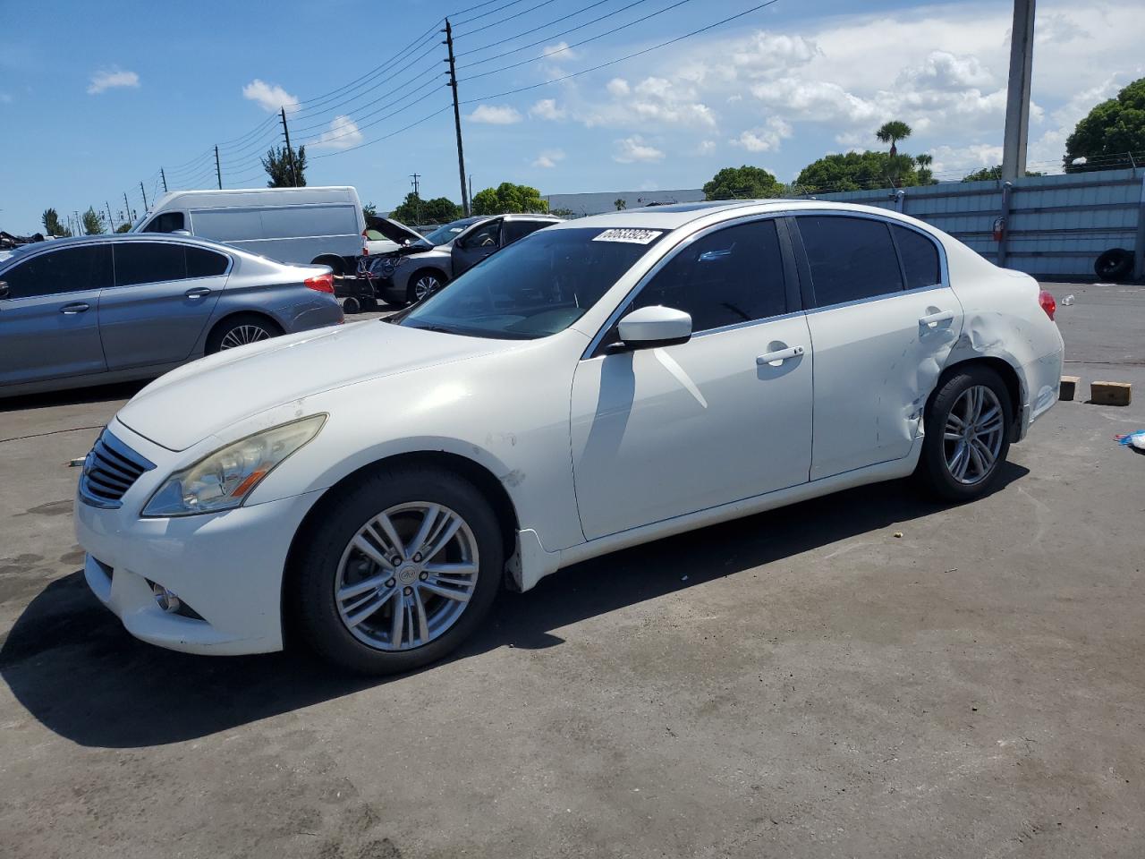 INFINITI Q40