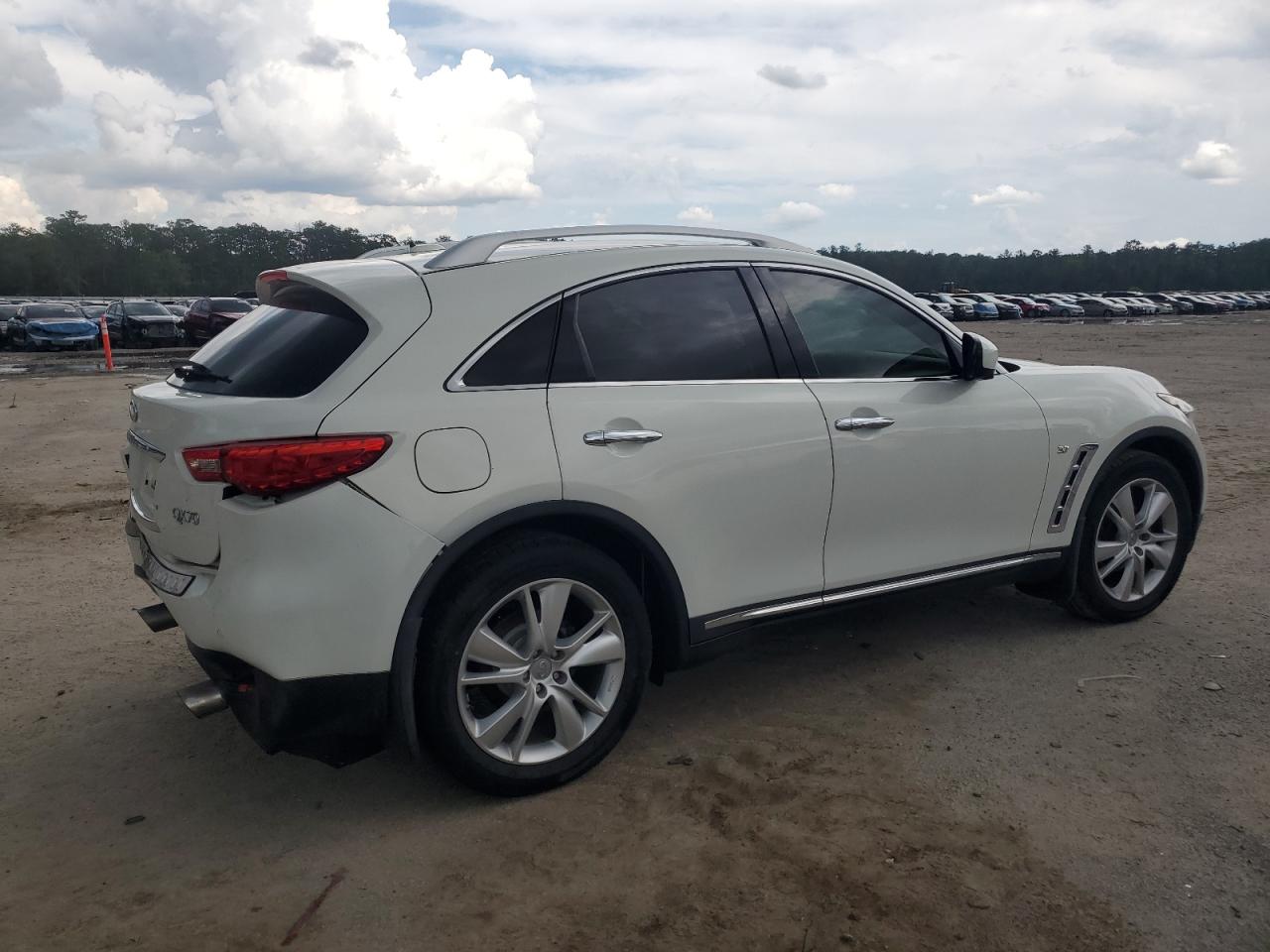 INFINITI QX70