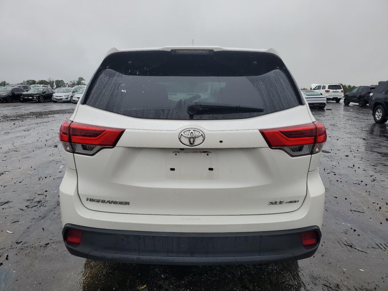 TOYOTA HIGHLANDER SE