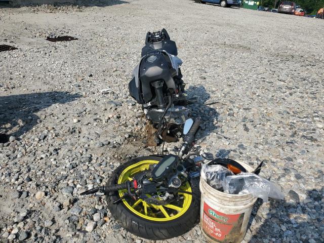YAMAHA FZ07 2016 JYARM06E4GA008522 photo #3