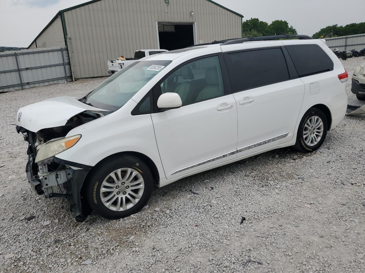 TOYOTA SIENNA XLE