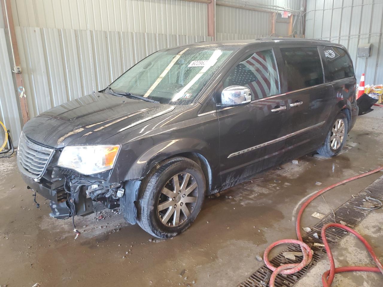 CHRYSLER TOWN & COUNTRY TOURING L
