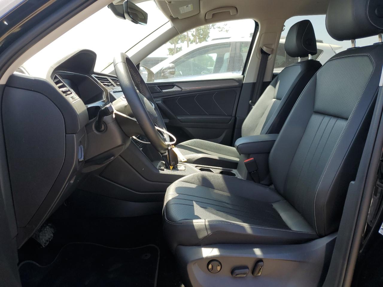 VOLKSWAGEN TIGUAN SE