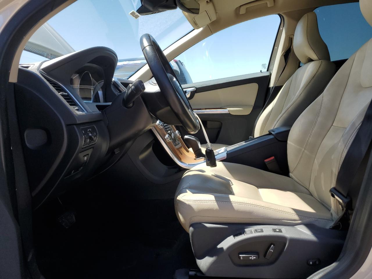 VOLVO XC60 T5 INSCRIPTION