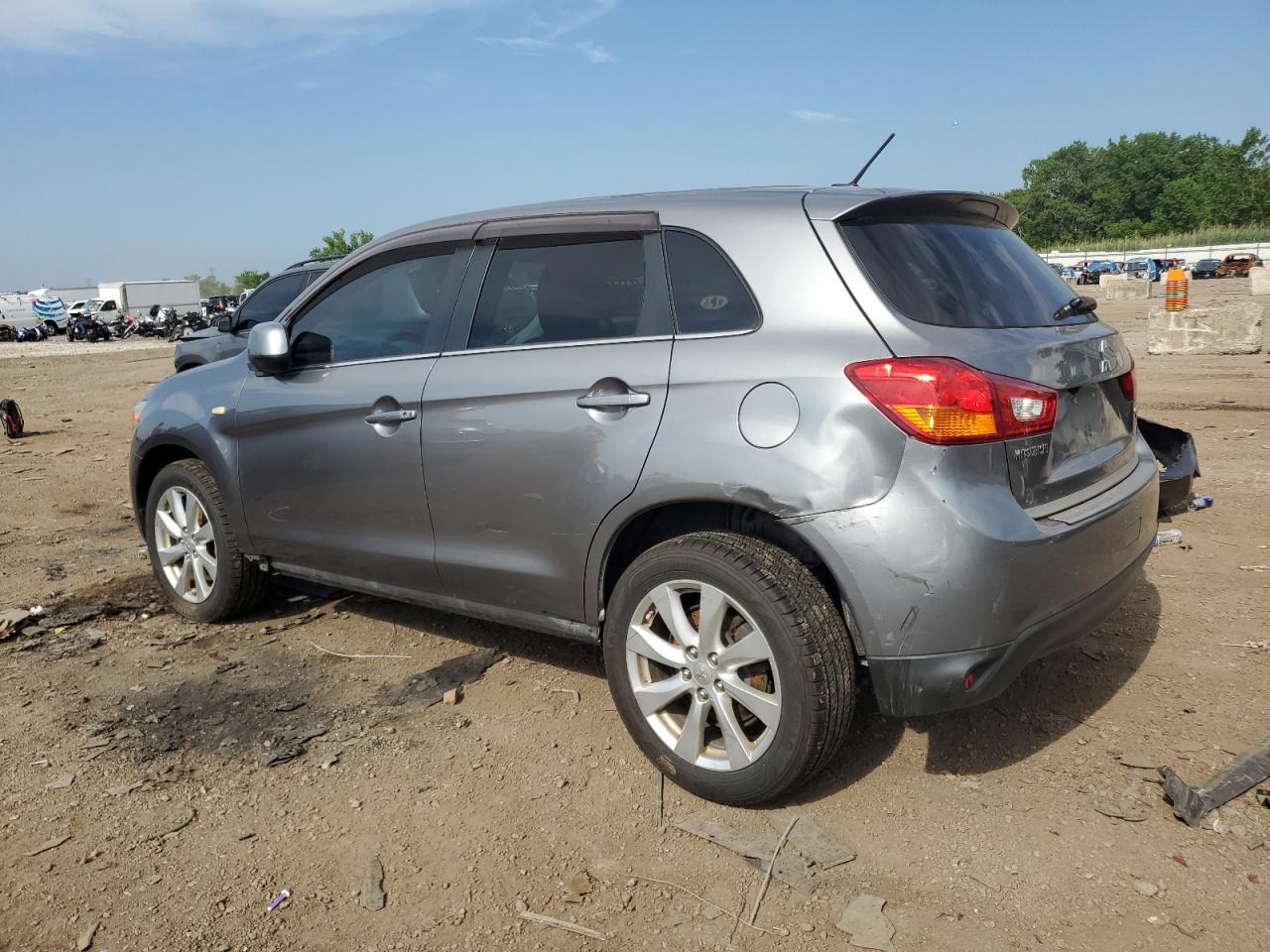 MITSUBISHI OUTLANDER SE