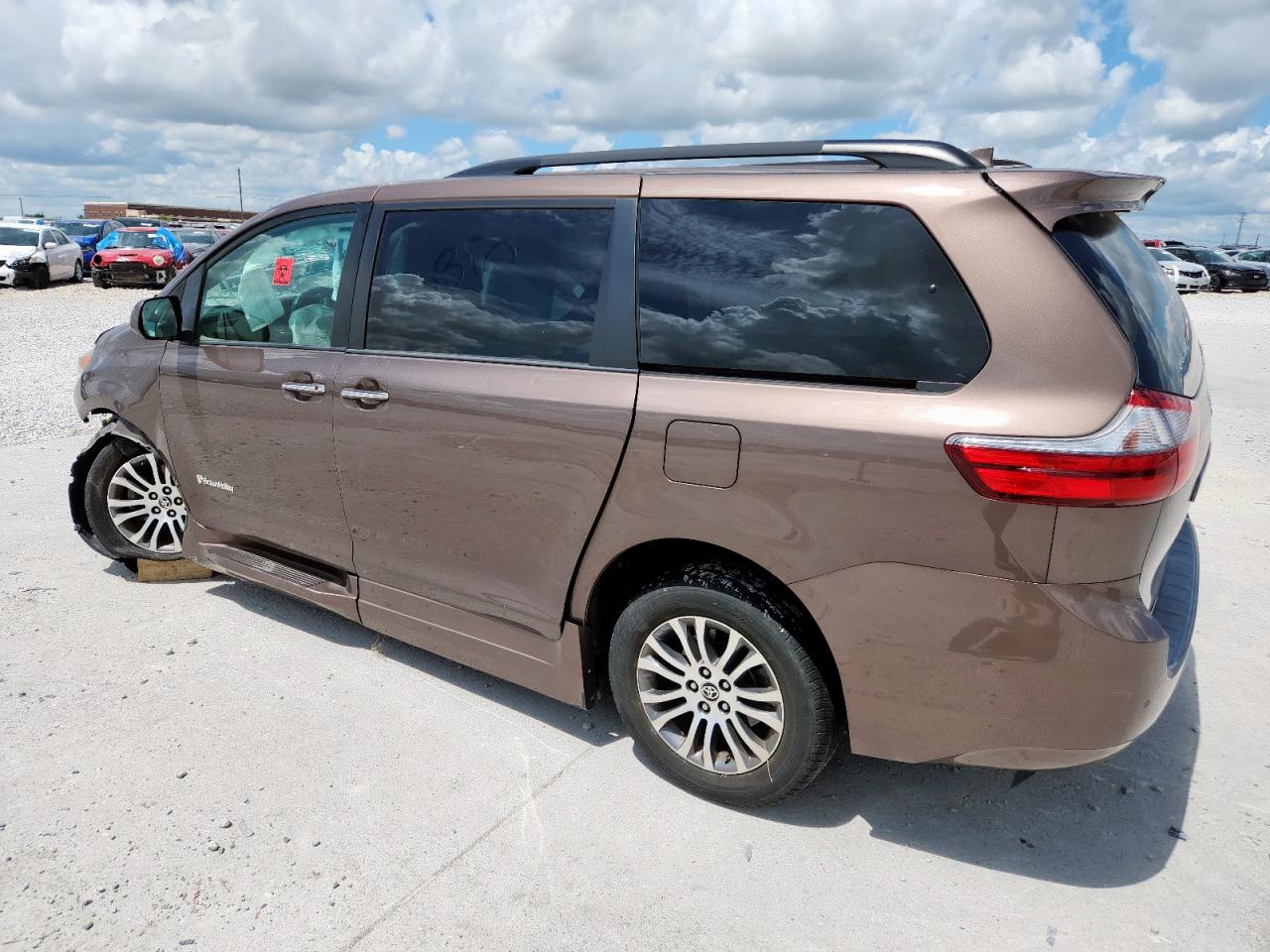 TOYOTA SIENNA XLE