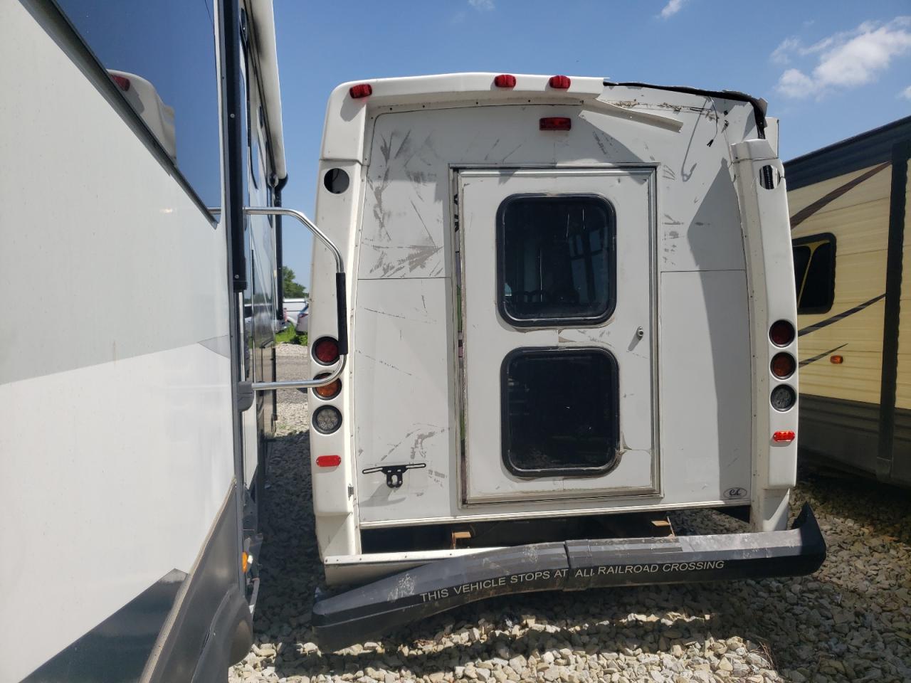 FORD ECONOLINE E450 SUPER DUTY CUTAWAY VAN