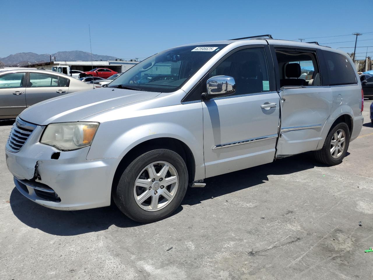 CHRYSLER TOWN & COUNTRY TOURING L