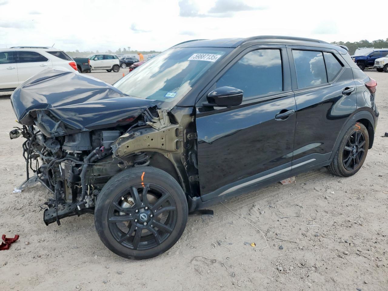NISSAN KICKS SR