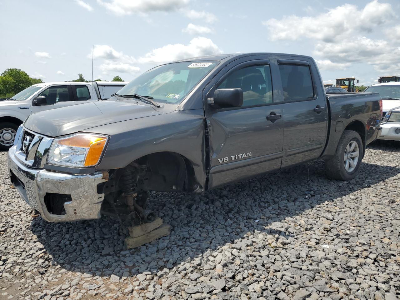 NISSAN TITAN S