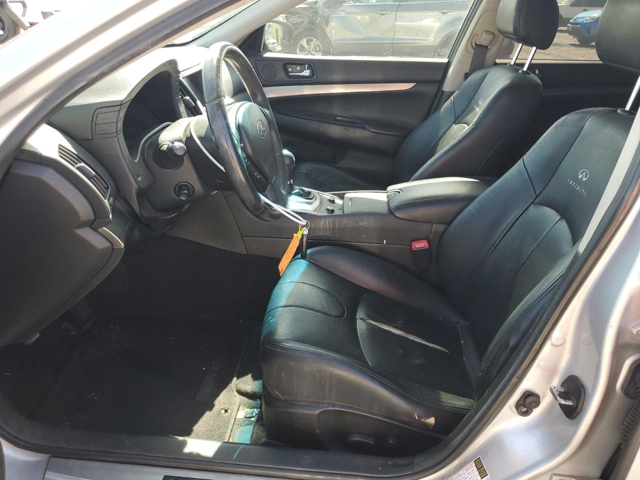 Infiniti G37 base 2012