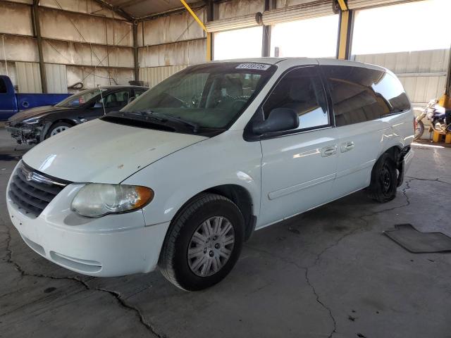 CHRYSLER TOWN & COU 2005 white  gas 2C4GP44R55R268081 photo #1