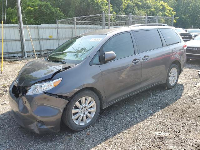 TOYOTA SIENNA LE