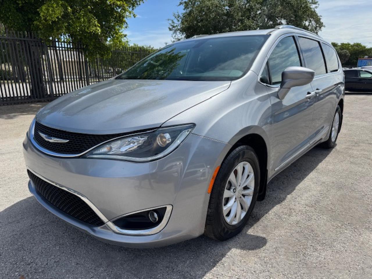 CHRYSLER PACIFICA TOURING L