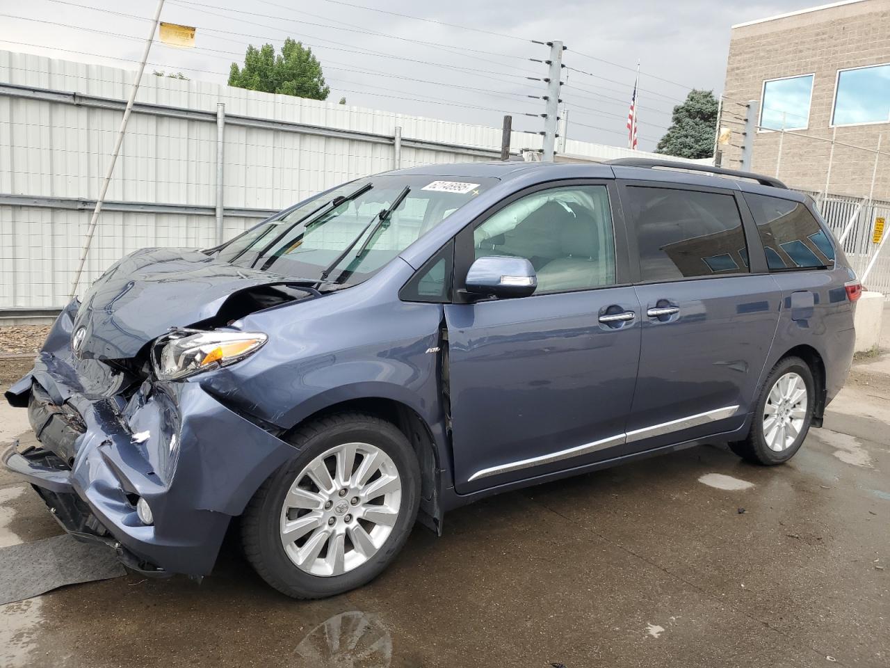 TOYOTA SIENNA XLE