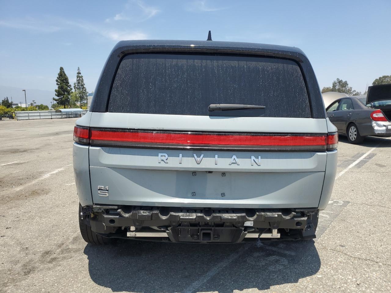 RIVIAN R1S ADVENTURE