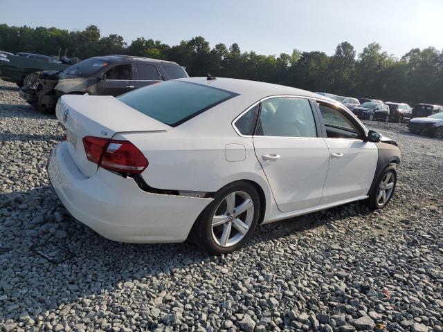 2015 VOLKSWAGEN PASSAT S 1VWAS7A35FC081095