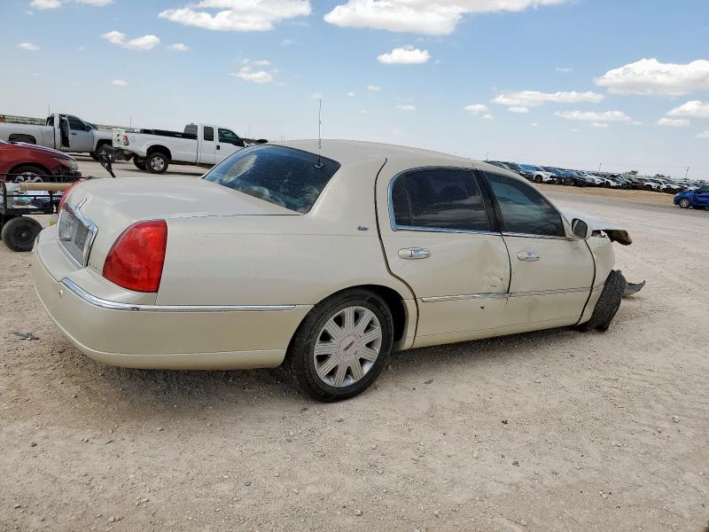 LINCOLN TOWN CAR C 2003 tan  gas 1LNHM83W23Y610411 photo #4