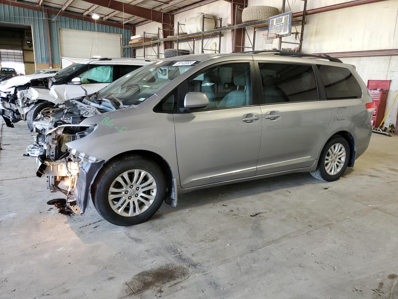 TOYOTA SIENNA XLE