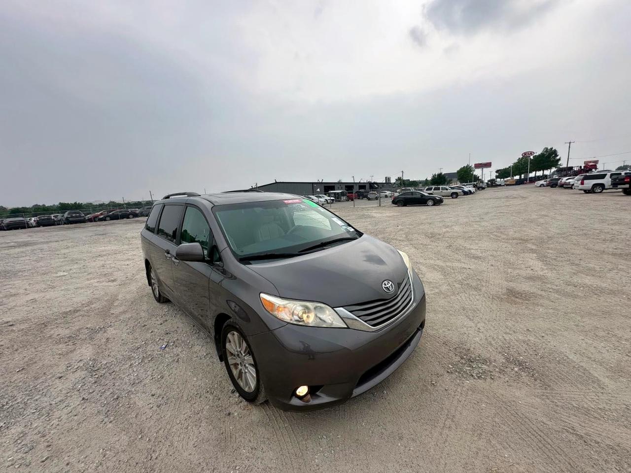 TOYOTA SIENNA XLE