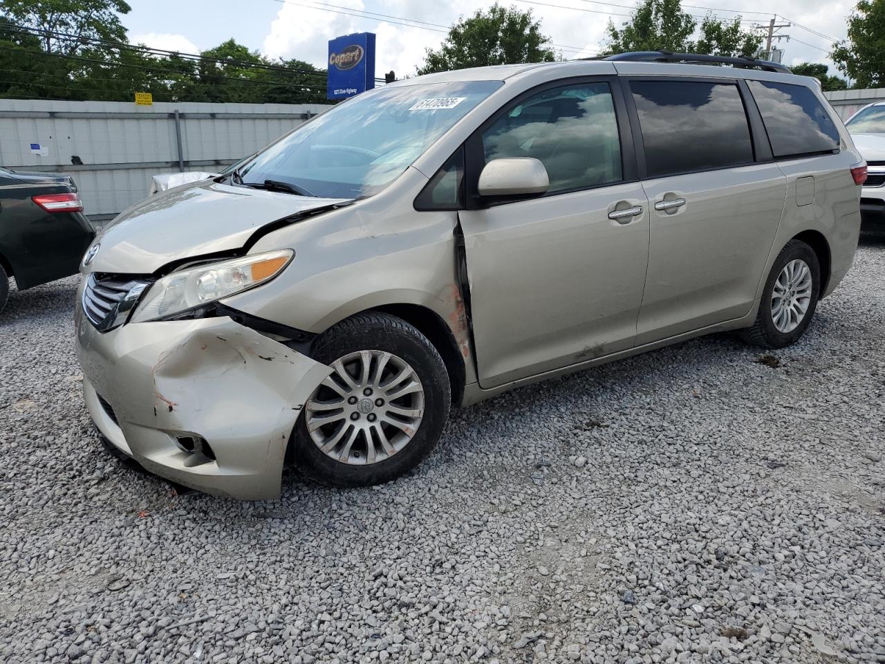 TOYOTA SIENNA XLE
