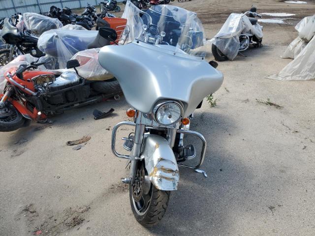 HARLEY-DAVIDSON FLHX 2010 silver road/str gas 1HD1KB418AB603702 photo #3