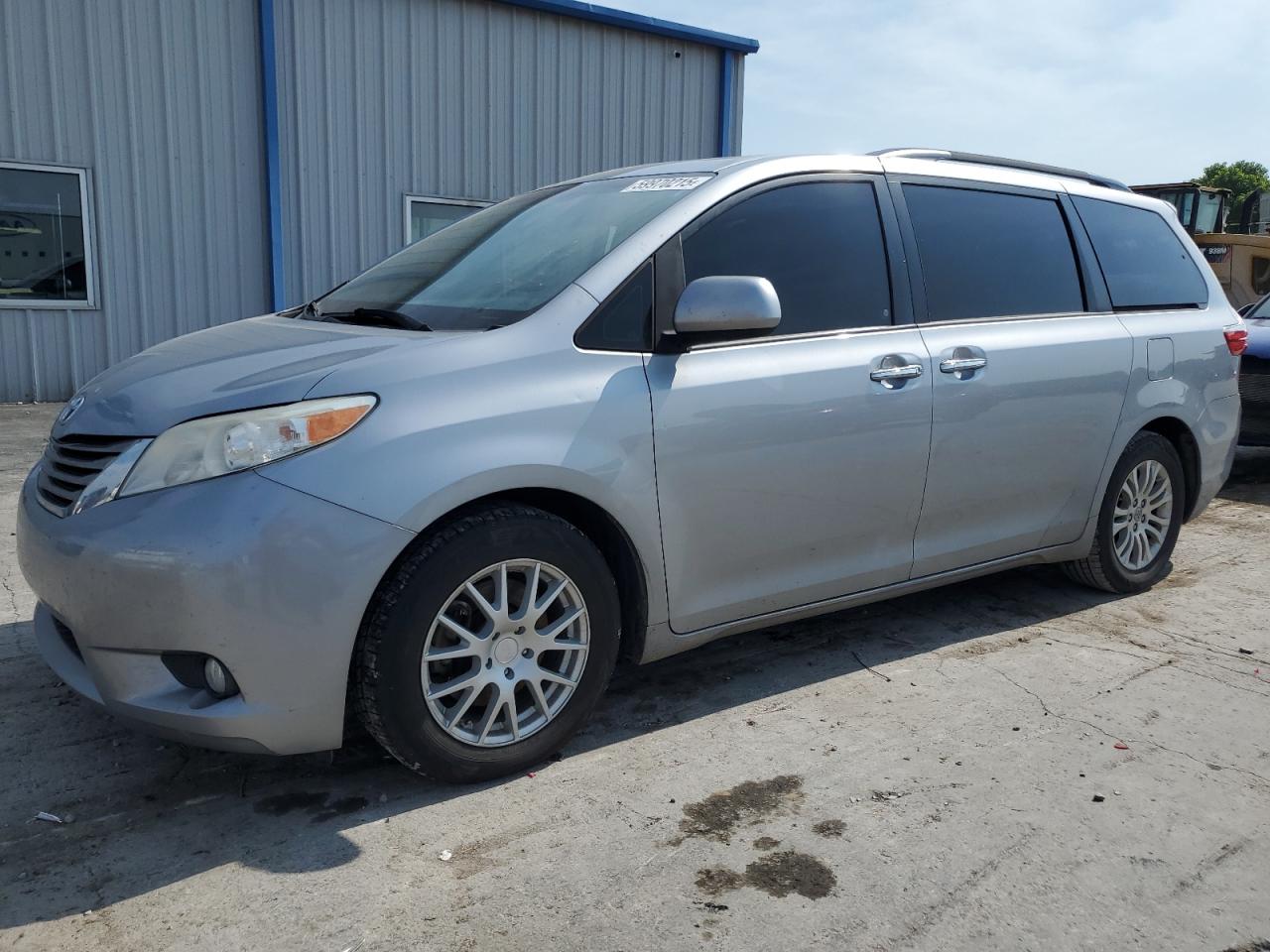 TOYOTA SIENNA XLE