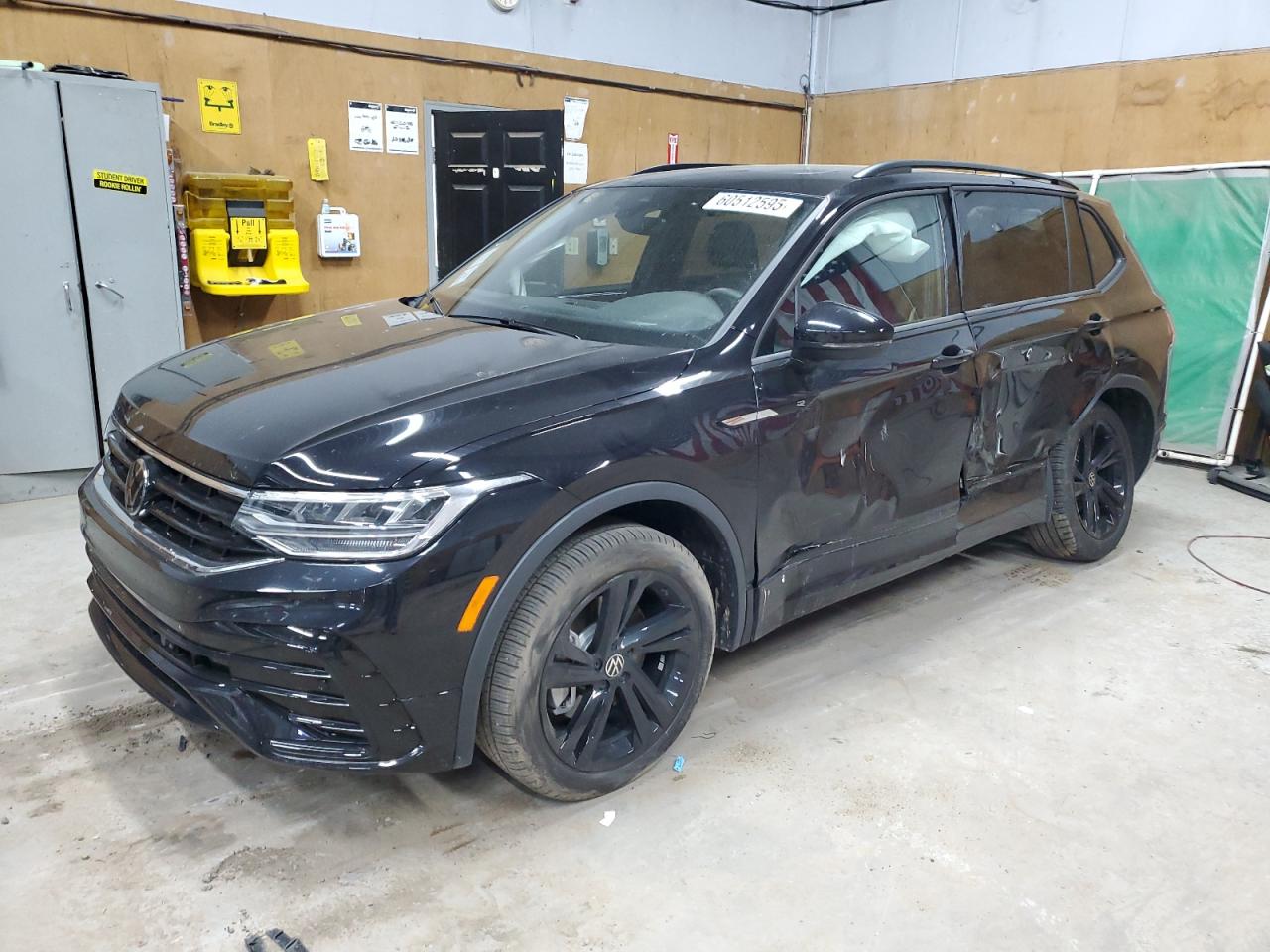 VOLKSWAGEN TIGUAN SE R-LINE BLACK